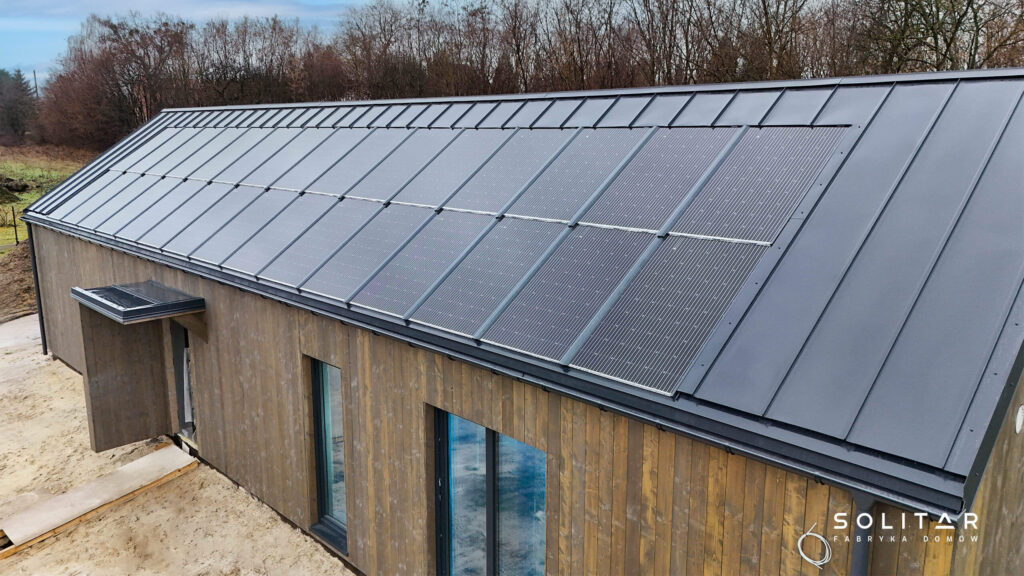 Dom z dachem fotowoltaicznym SOLE 94